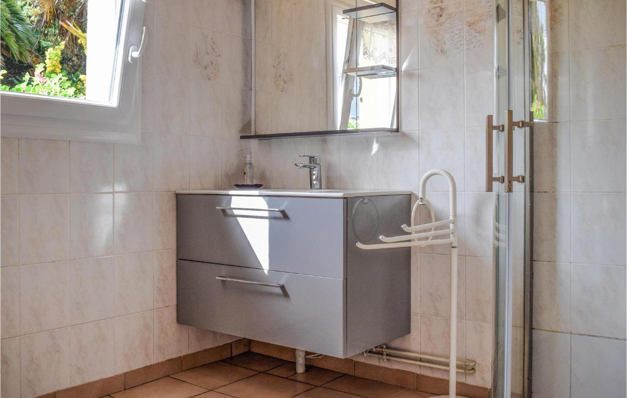 3 Bedroom Awesome Home In Lezardrieux Luaran gambar