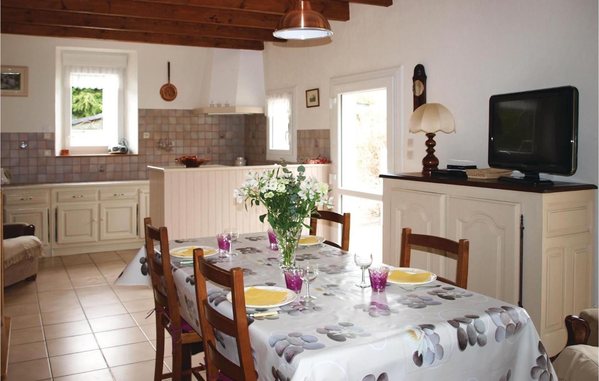 3 Bedroom Awesome Home In Lezardrieux Luaran gambar