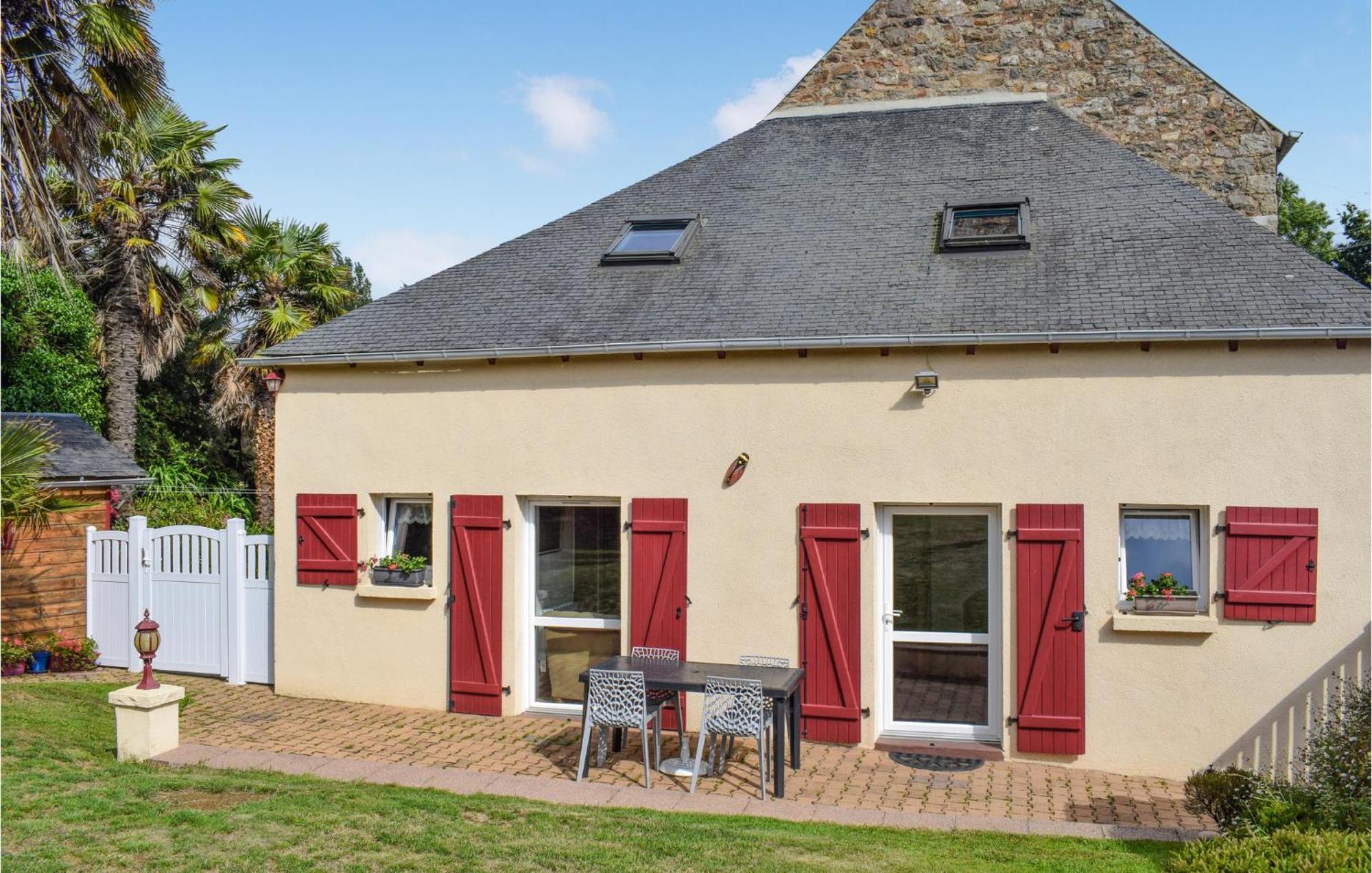 3 Bedroom Awesome Home In Lezardrieux Luaran gambar
