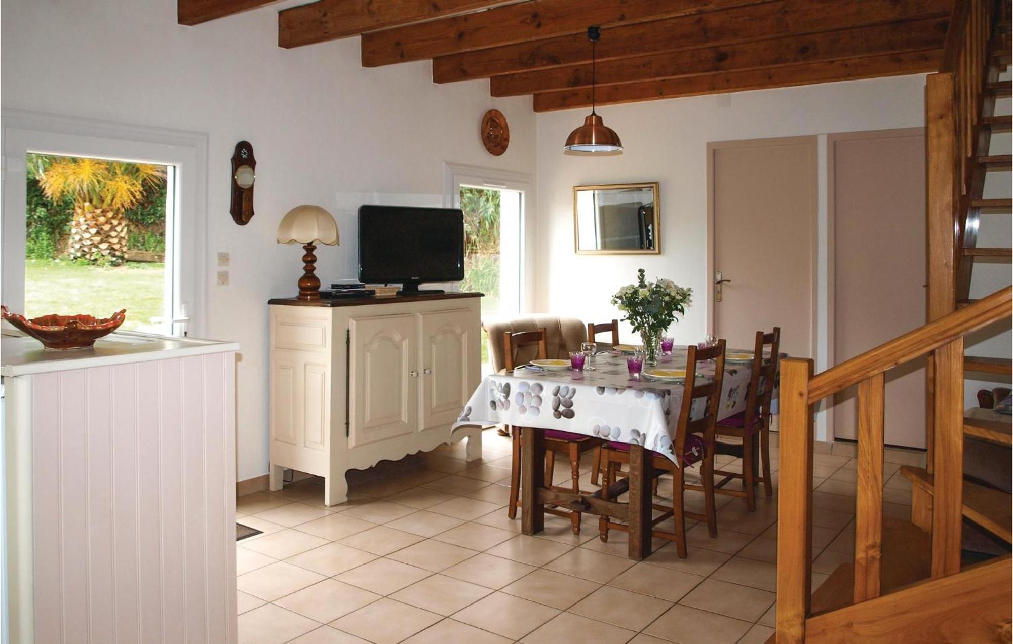 3 Bedroom Awesome Home In Lezardrieux Luaran gambar